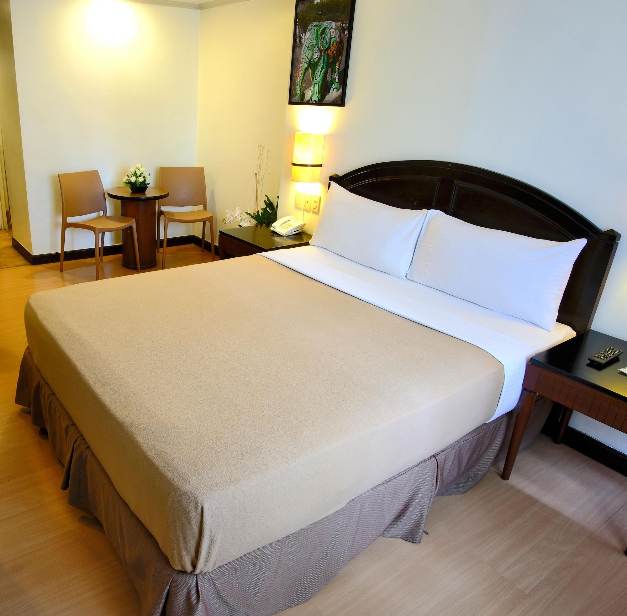 Fersal Hotel Neptune Makati Makati City Exterior foto