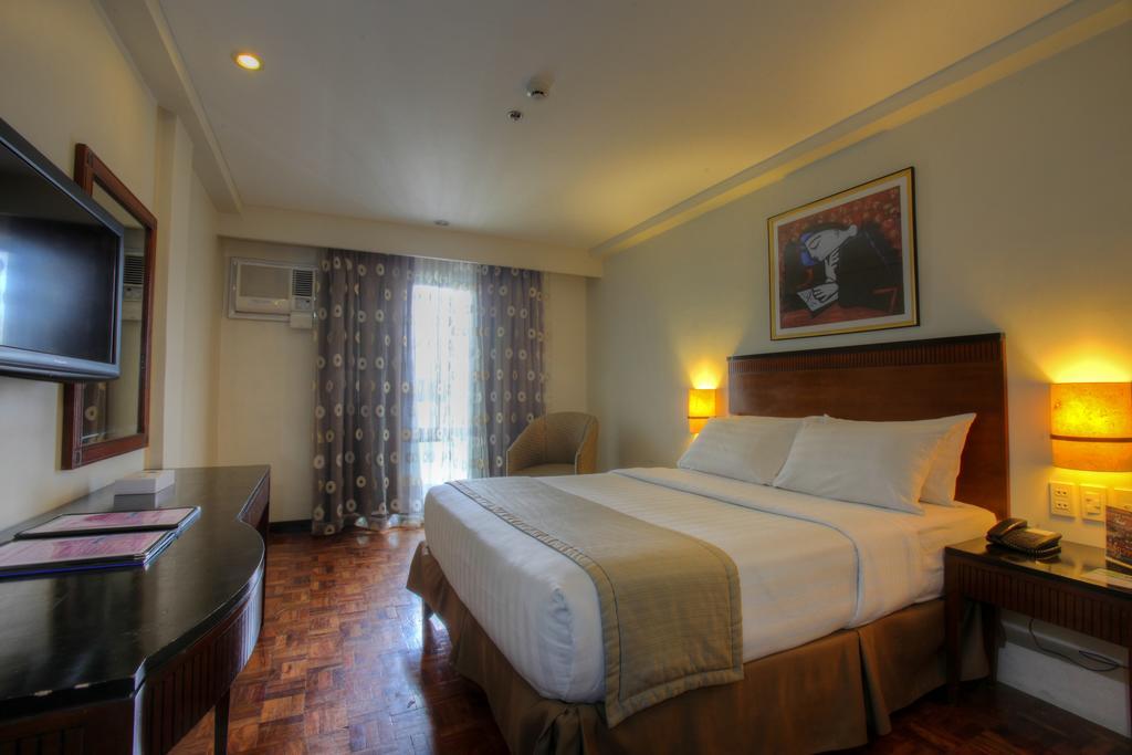 Fersal Hotel Neptune Makati Makati City Exterior foto
