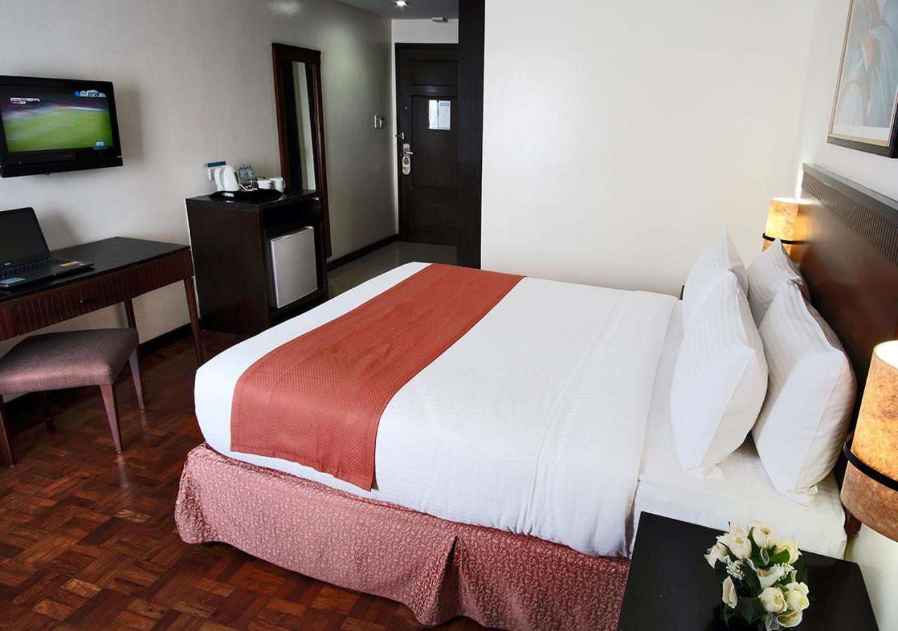 Fersal Hotel Neptune Makati Makati City Exterior foto