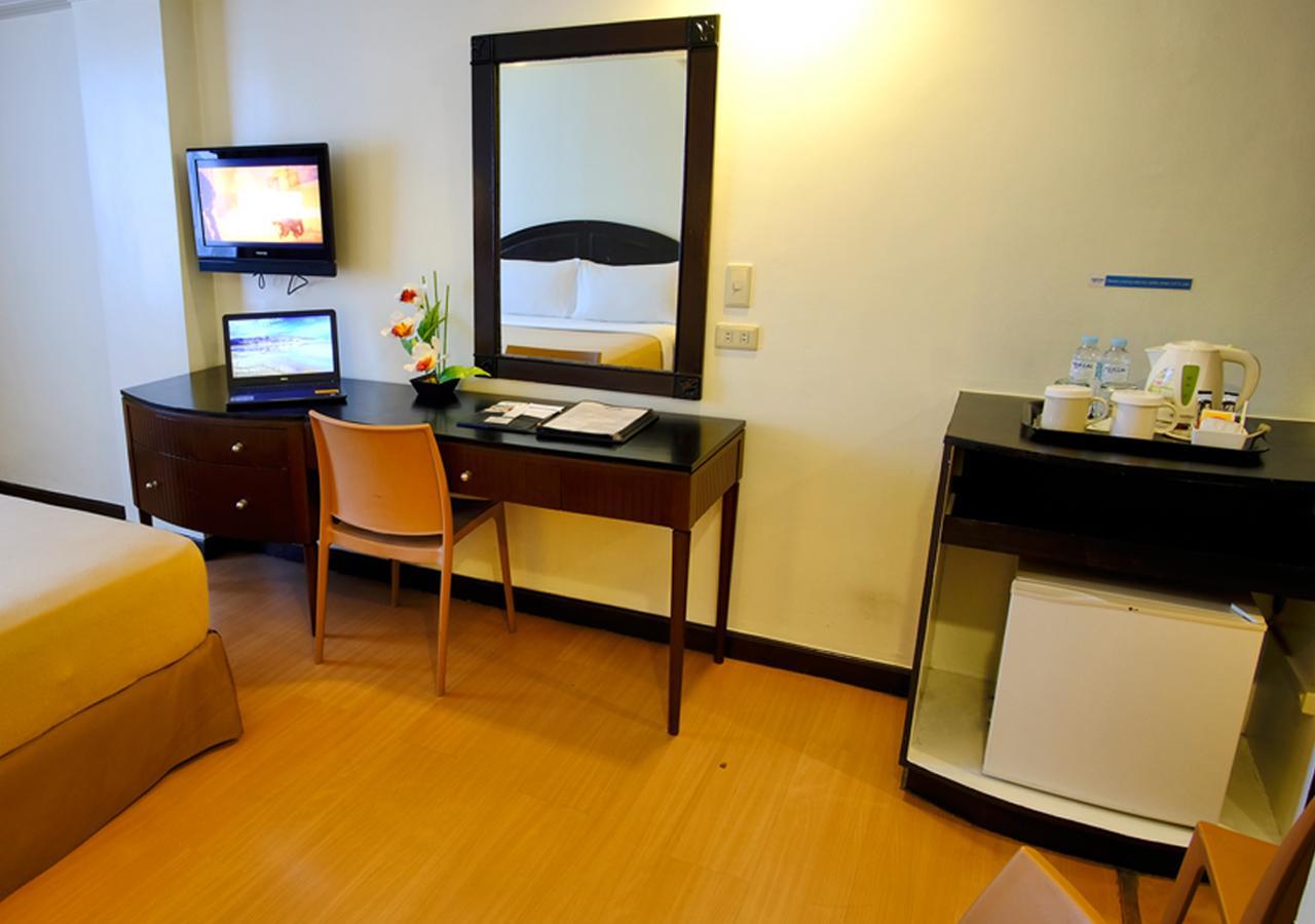 Fersal Hotel Neptune Makati Makati City Exterior foto